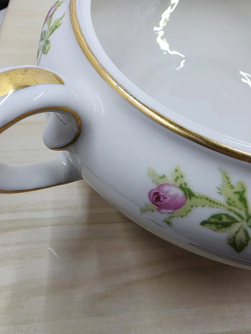Lamberton Betty Lou Pattern Lidded Round Vegetable Dish Pink Flowers Gold Trim